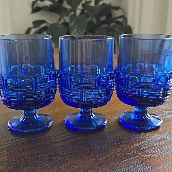 Vintage L.E. Smith Cobalt Blue Wicker Basket Footed Tumbler - Picture 3 of 7